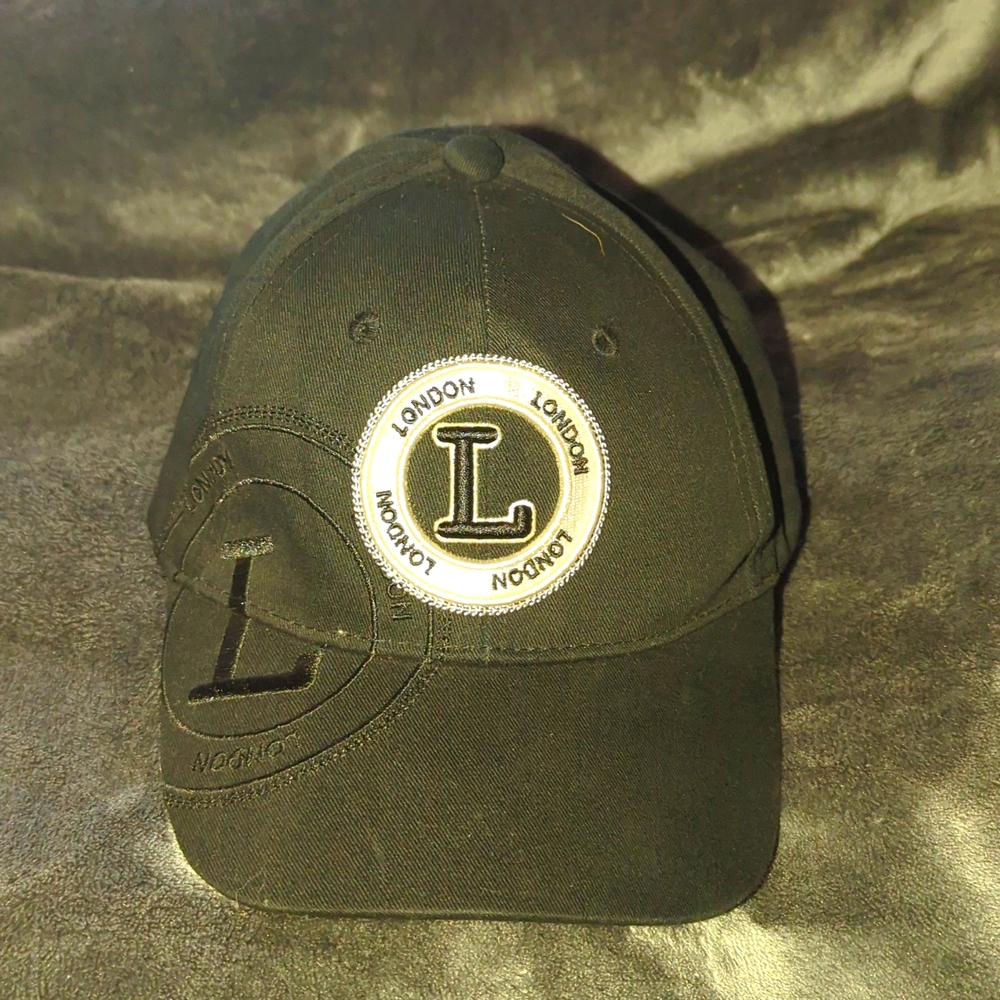 Robin Ruth London baseball cap.   OS Black